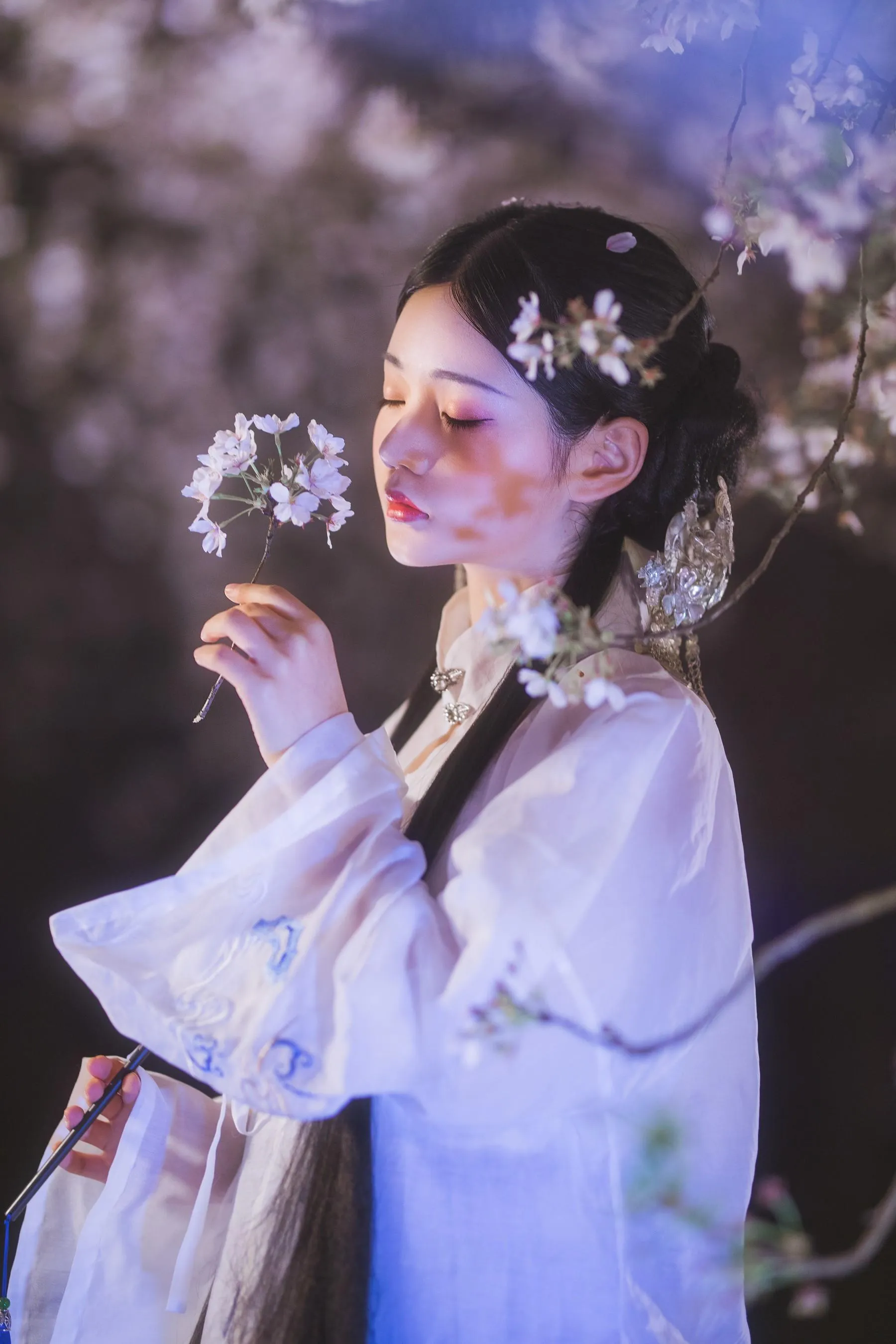 [艺图语] 2022.05.11 梦遣看花人 吴莹琨琨 [22P]插图